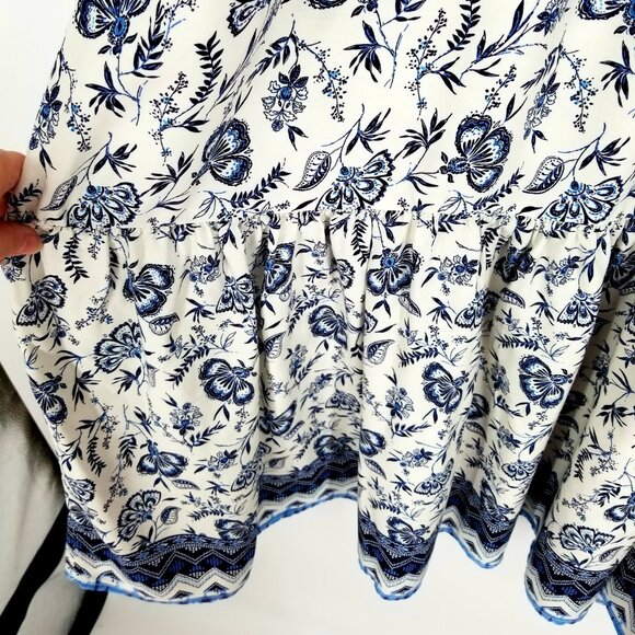 Sleeveless V-Neck Flowy Maxi Dress - Beachy, Cottagecore Blue/White Pattern - Picture 4 of 8